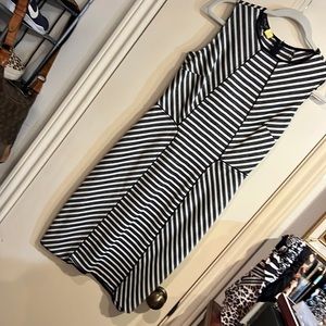 Nine West black/white size 2 knee length dress. Worn once and dry cleaned!